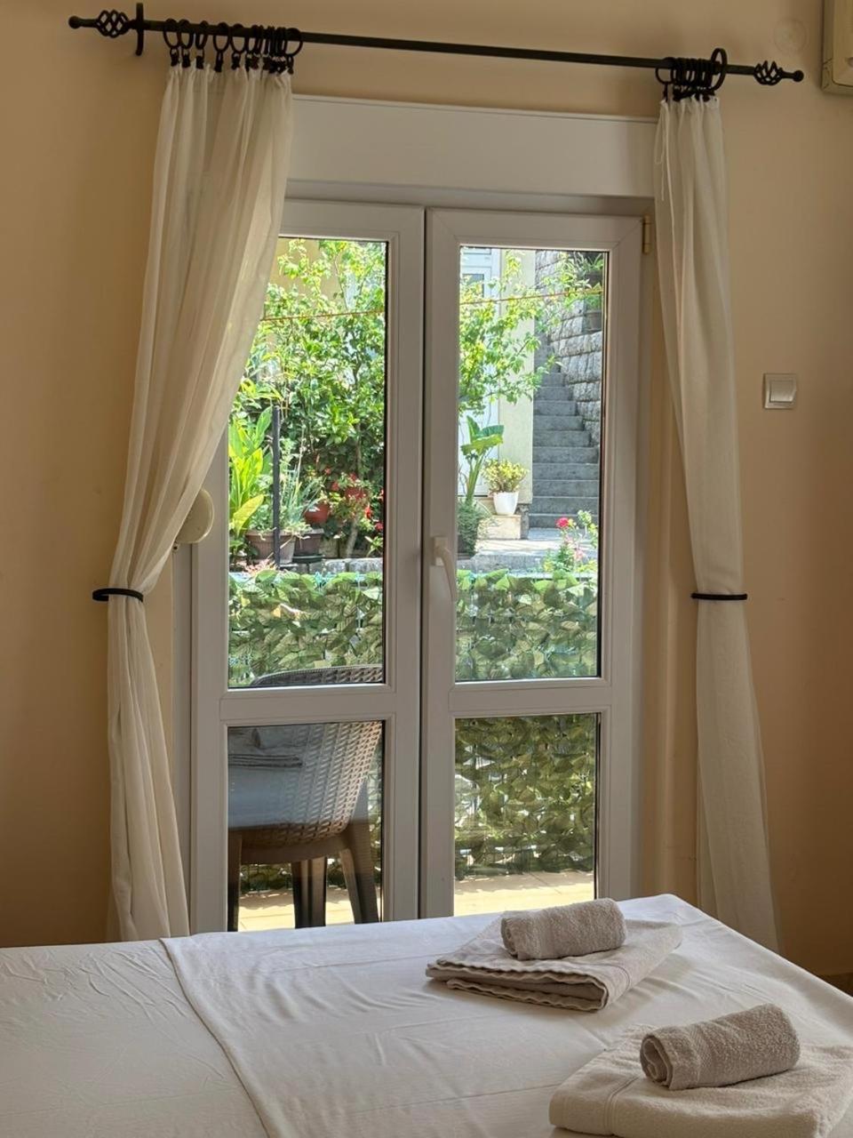 Studio On The Coast, With A View Of The Sunrise,Free We-Fi Kotor Exteriör bild