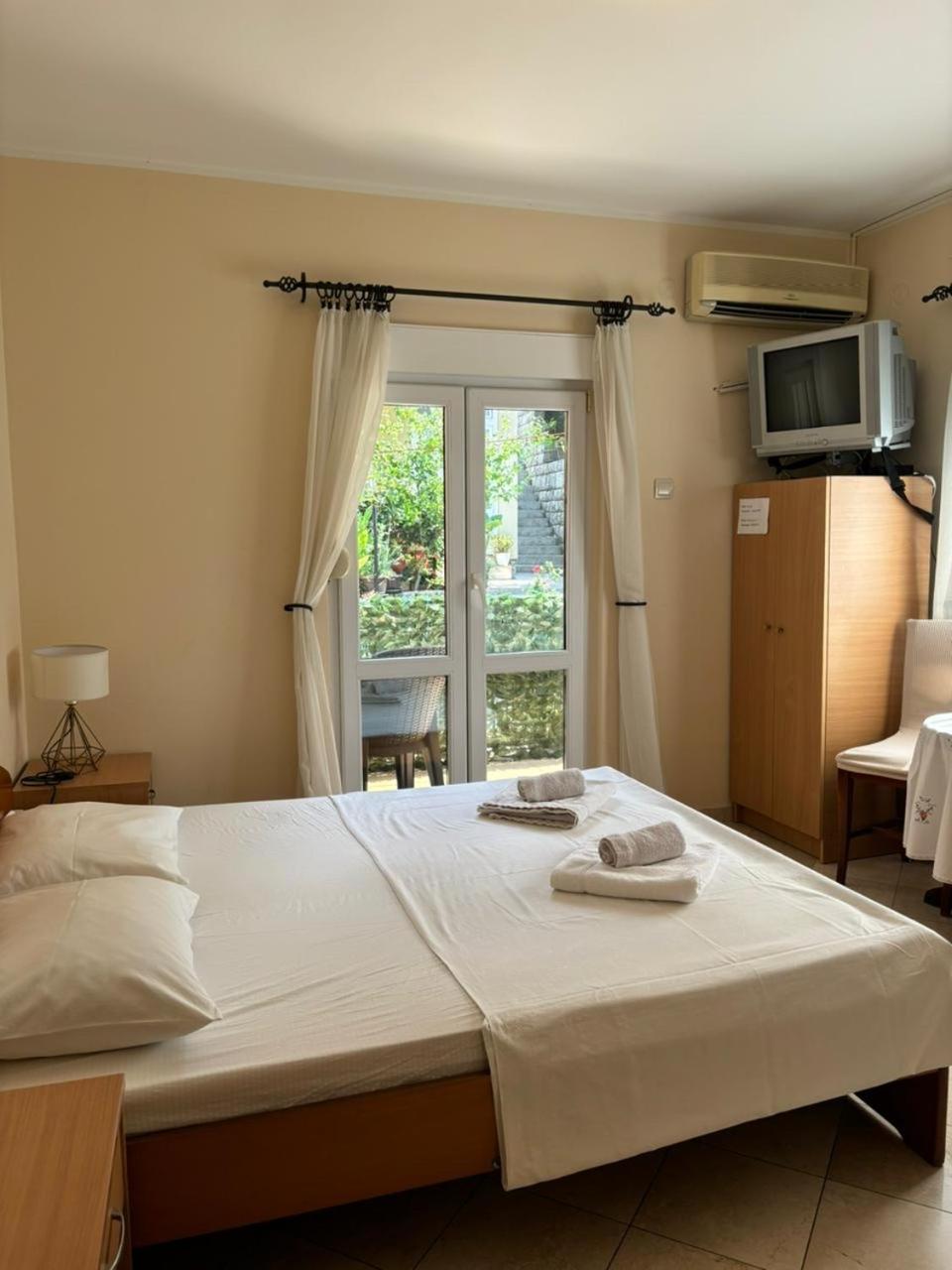 Studio On The Coast, With A View Of The Sunrise,Free We-Fi Kotor Exteriör bild